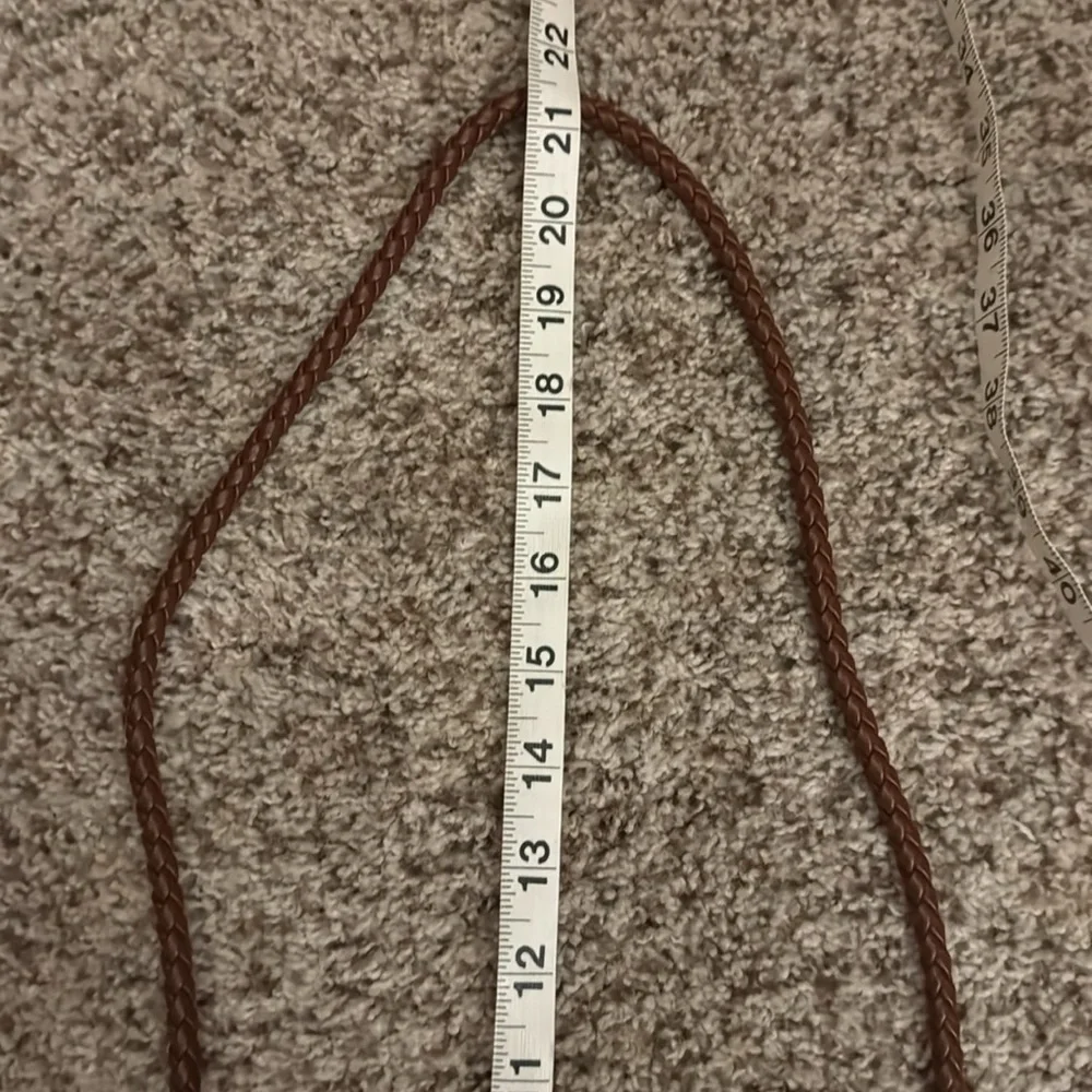 Like New SakRoots trendy fashionable shoulder bag gold thread & 21” strap - Picture 10 of 10